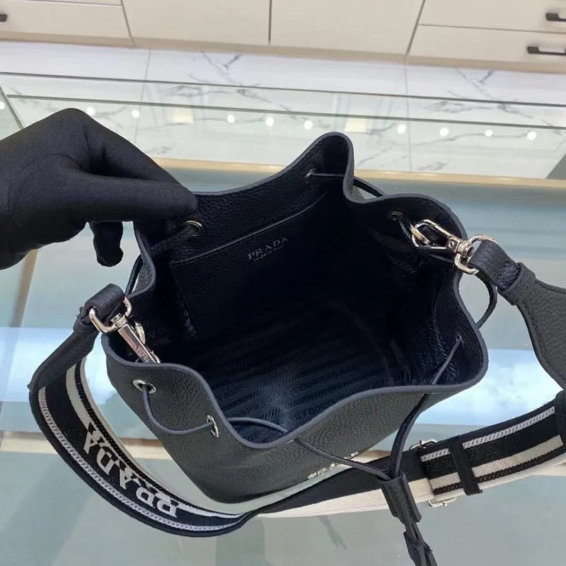 All categories Official website "Brand Women's Bags" Women's Bags 💙 PRADA 2022 Official New Prada Bucket Bag Wholesale Original Order Quality 58006000 Size: 20-25-14Cm