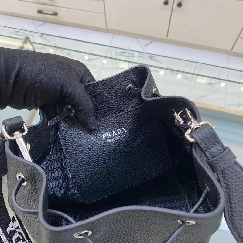 All categories Official website "Brand Women's Bags" Women's Bags 💙 PRADA 2022 Official New Prada Bucket Bag Wholesale Original Order Quality 58006000 Size: 20-25-14Cm
