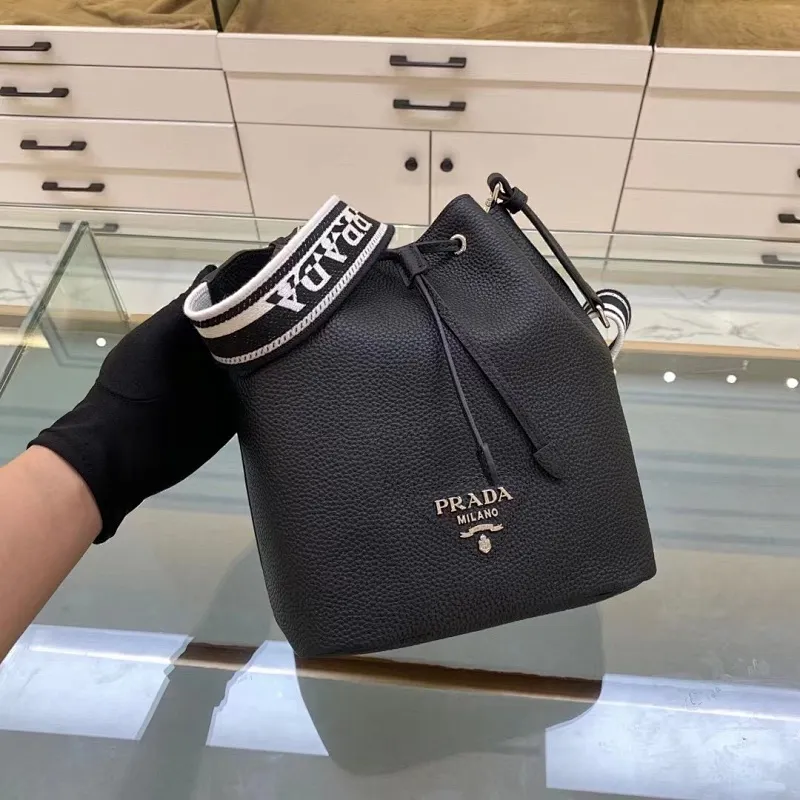 All categories Official website "Brand Women's Bags" Women's Bags 💙 PRADA 2022 Official New Prada Bucket Bag Wholesale Original Order Quality 58006000 Size: 20-25-14Cm