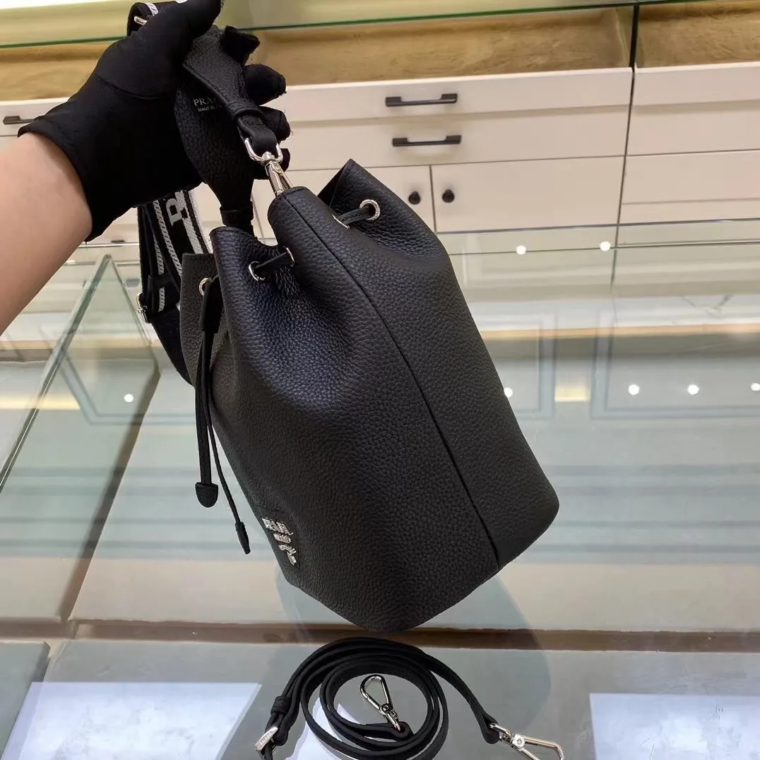 All categories Official website "Brand Women's Bags" Women's Bags 💙 PRADA 2022 Official New Prada Bucket Bag Wholesale Original Order Quality 58006000 Size: 20-25-14Cm