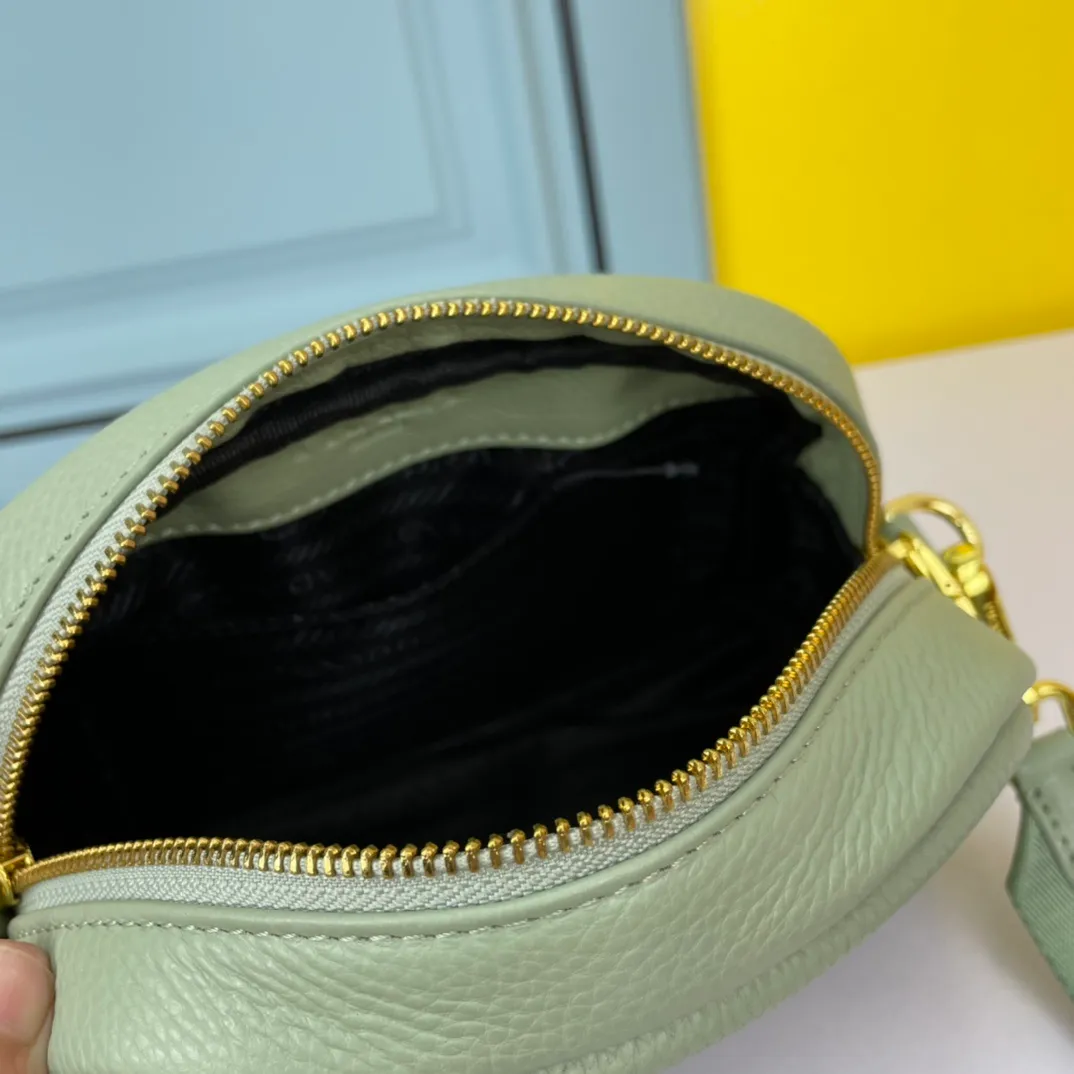 All categories Official website "Brand Women's Bags" Women's Bags 💙 PRADA replica PRADA, fine imitation PRADA bags, PRADA shoulder bags, 2023 official latest version PRADA cowhide camera bag, bag factory, original material, size: 21-14-8CM
