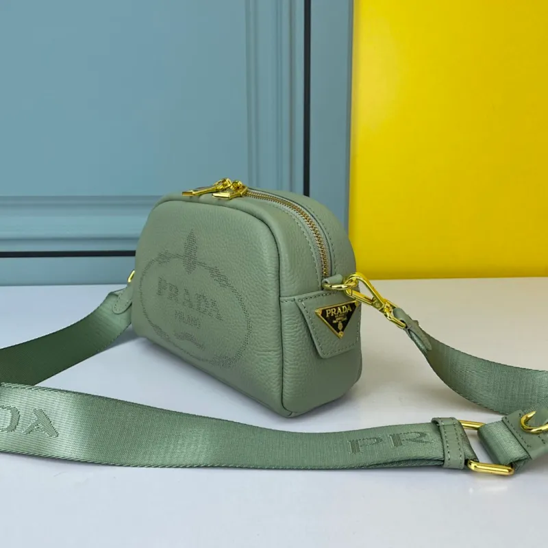 All categories Official website "Brand Women's Bags" Women's Bags 💙 PRADA replica PRADA, fine imitation PRADA bags, PRADA shoulder bags, 2023 official latest version PRADA cowhide camera bag, bag factory, original material, size: 21-14-8CM