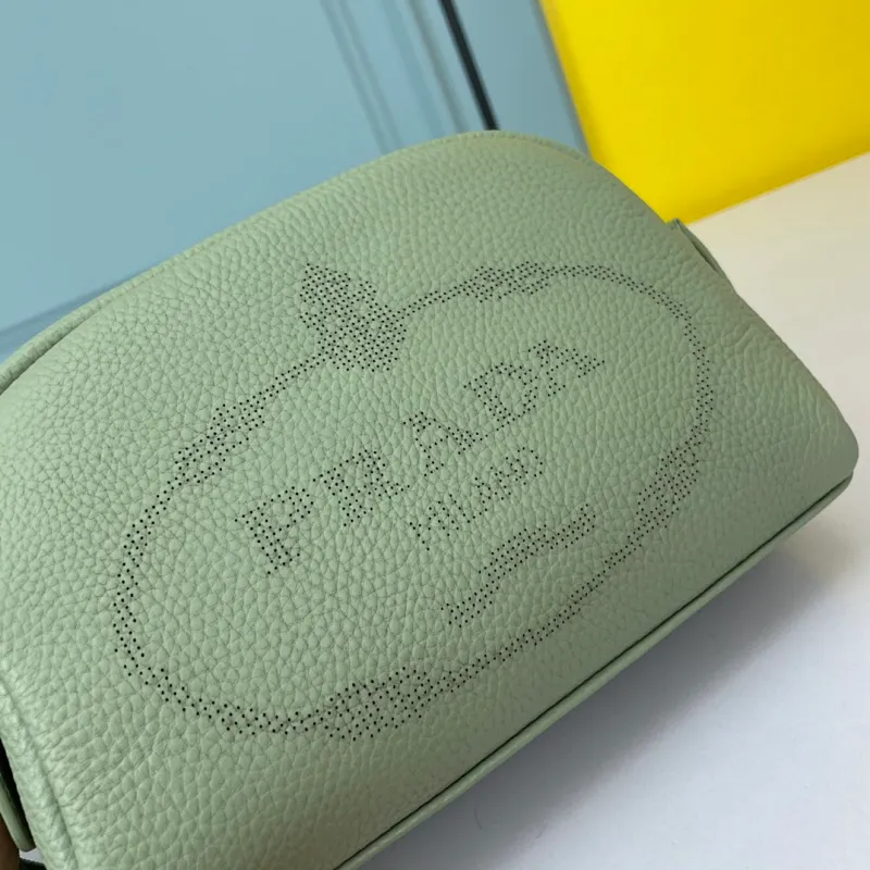 All categories Official website "Brand Women's Bags" Women's Bags 💙 PRADA replica PRADA, fine imitation PRADA bags, PRADA shoulder bags, 2023 official latest version PRADA cowhide camera bag, bag factory, original material, size: 21-14-8CM