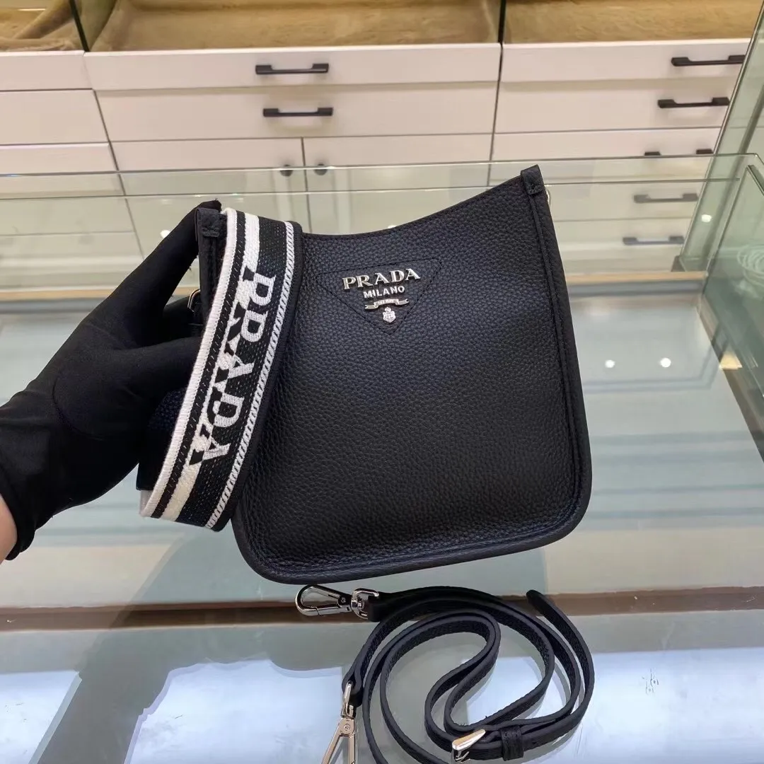 All categories Official website "Brand Women's Bags" Women's Bags 💙 PRADA 2022 official new Prada crossbody bag wholesale Original order quality 58005500 Size: 20-19-6Cm