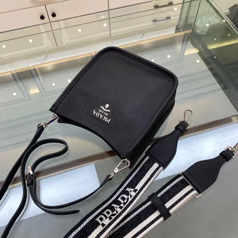 All categories Official website "Brand Women's Bags" Women's Bags 💙 PRADA 2022 official new Prada crossbody bag wholesale Original order quality 58005500 Size: 20-19-6Cm