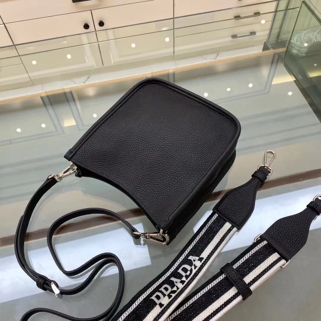 All categories Official website "Brand Women's Bags" Women's Bags 💙 PRADA 2022 official new Prada crossbody bag wholesale Original order quality 58005500 Size: 20-19-6Cm