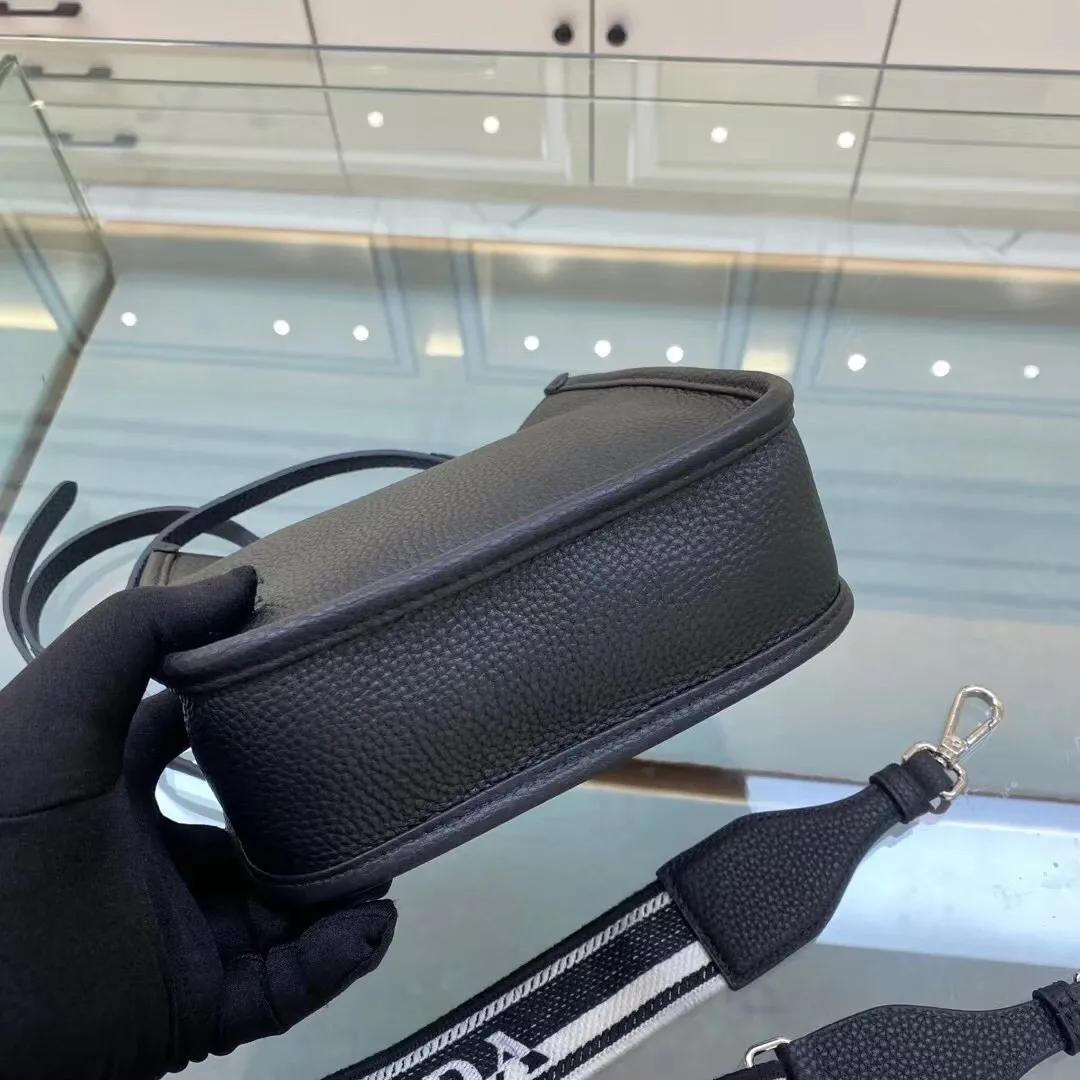 All categories Official website "Brand Women's Bags" Women's Bags 💙 PRADA 2022 official new Prada crossbody bag wholesale Original order quality 58005500 Size: 20-19-6Cm