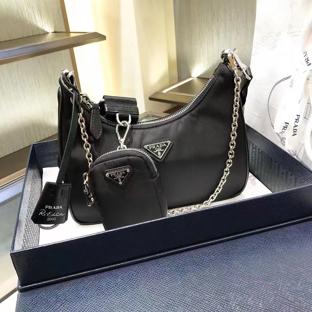 All categories Official website "Brand Women's Bags" Women's Bags 💙 PRADA 2022 official new Prada armpit bag wholesale Original order quality 58002600 Size: 22-18-6.5Cm