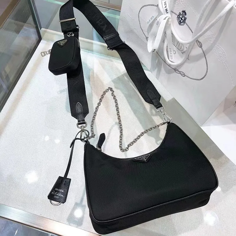 All categories Official website "Brand Women's Bags" Women's Bags 💙 PRADA 2022 official new Prada armpit bag wholesale Original order quality 58002600 Size: 22-18-6.5Cm
