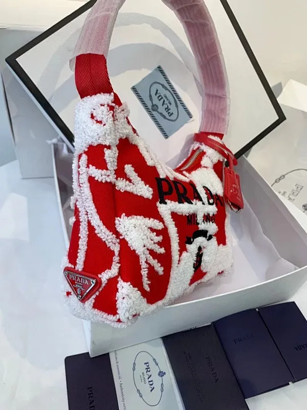 All Categories Official Website "Brand Women's Bags" Women's Bags 💙 PRADA 2022 Official New Prada Underarm Bag Wholesale 58001900 High Quality Specifications: 17-6-22CM
