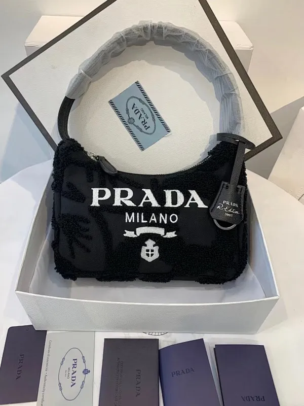 All Categories Official Website "Brand Women's Bags" Women's Bags 💙 PRADA 2022 Official New Prada Underarm Bag Wholesale 58001900 High Quality Specifications: 17-6-22CM