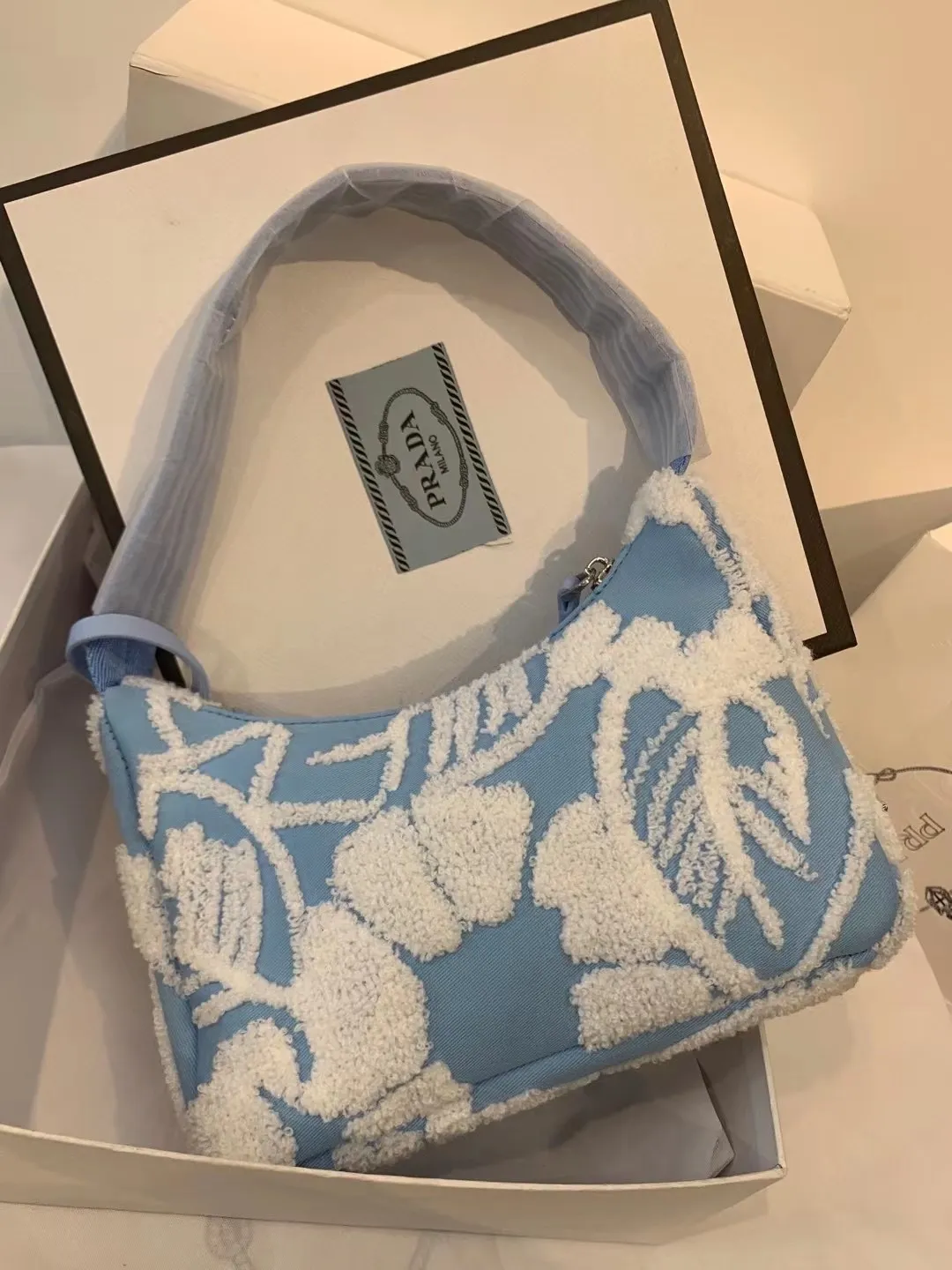 All Categories Official Website "Brand Women's Bags" Women's Bags 💙 PRADA 2022 Official New Prada Underarm Bag Wholesale 58001900 High Quality Specifications: 17-6-22CM