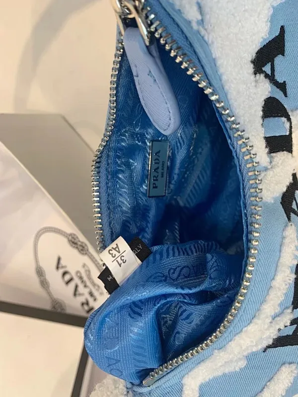All Categories Official Website "Brand Women's Bags" Women's Bags 💙 PRADA 2022 Official New Prada Underarm Bag Wholesale 58001900 High Quality Specifications: 17-6-22CM