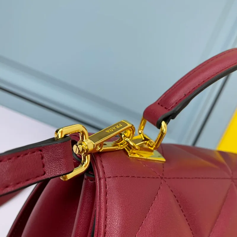 All categories Official website "Brand Women's Bags" Women's Bags 💙 PRADA replica PRADA, fine imitation PRADA bags, PRADA shoulder bags, 2023 official latest version PRADA cowhide crossbody bag, bag factory, original material, size: 26-18-11CM