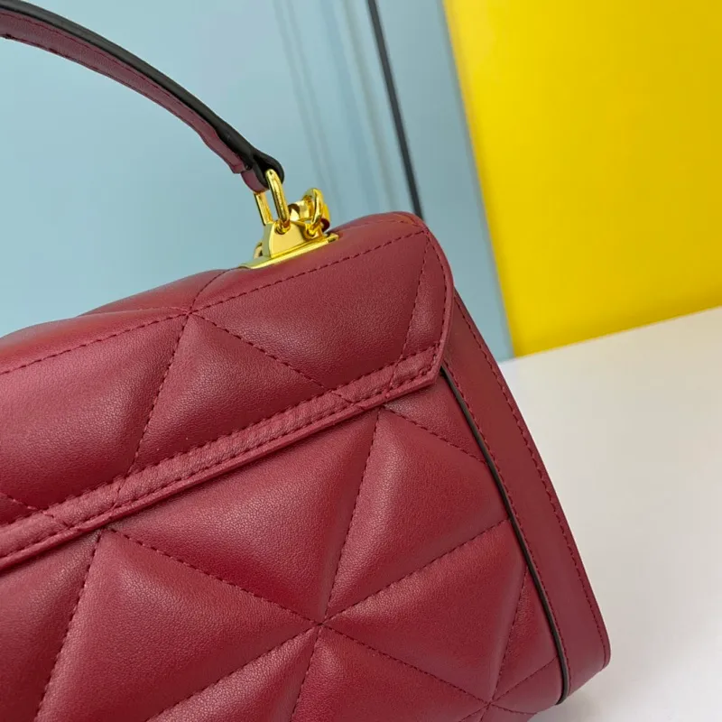 All categories Official website "Brand Women's Bags" Women's Bags 💙 PRADA replica PRADA, fine imitation PRADA bags, PRADA shoulder bags, 2023 official latest version PRADA cowhide crossbody bag, bag factory, original material, size: 26-18-11CM