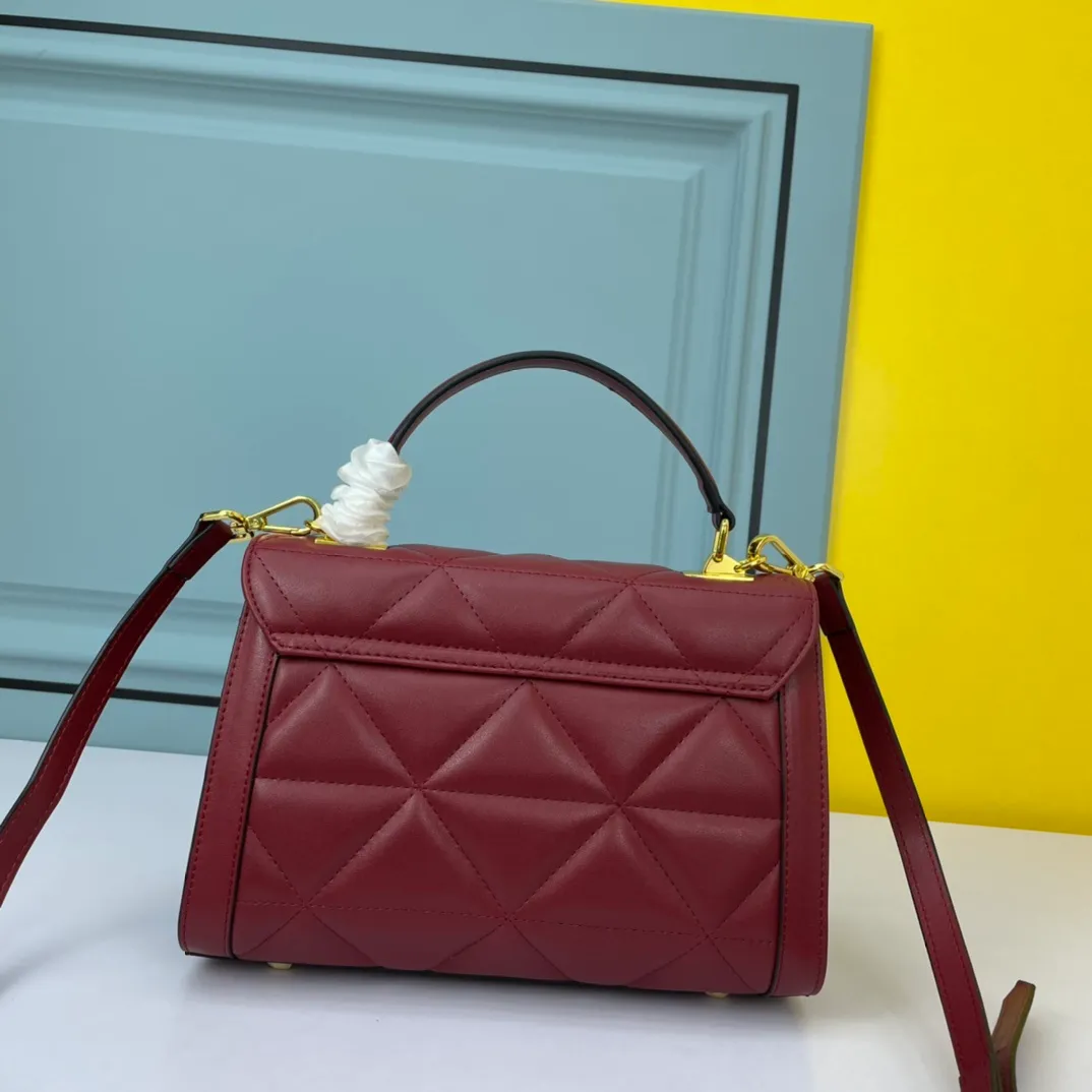 All categories Official website "Brand Women's Bags" Women's Bags 💙 PRADA replica PRADA, fine imitation PRADA bags, PRADA shoulder bags, 2023 official latest version PRADA cowhide crossbody bag, bag factory, original material, size: 26-18-11CM