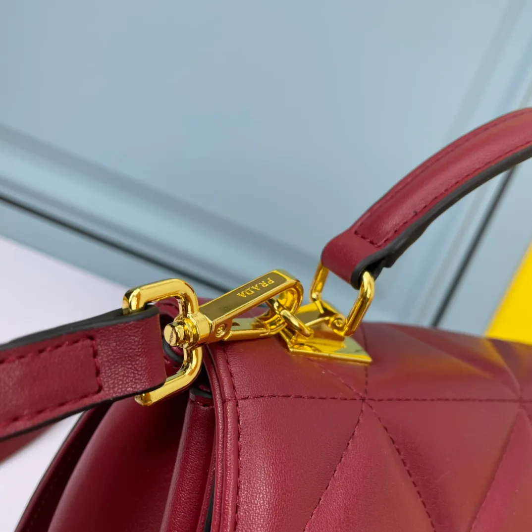 All categories Official website "Brand Women's Bags" Women's Bags 💙 PRADA replica PRADA, fine imitation PRADA bags, PRADA shoulder bags, 2023 official latest version PRADA cowhide crossbody bag, bag factory, original material, size: 26-18-11CM