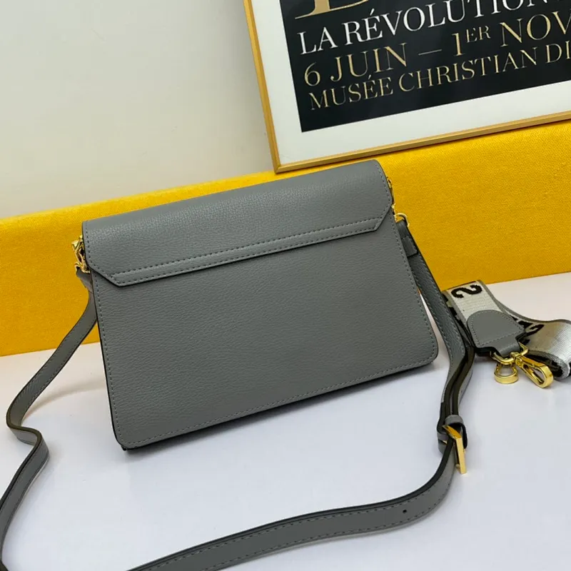 All categories Official website "Brand Women's Bags" Women's Bags 💙 PRADA 2022 official new Prada leather crossbody bag wholesale 58002300 High quality Size: 27-17-10CM