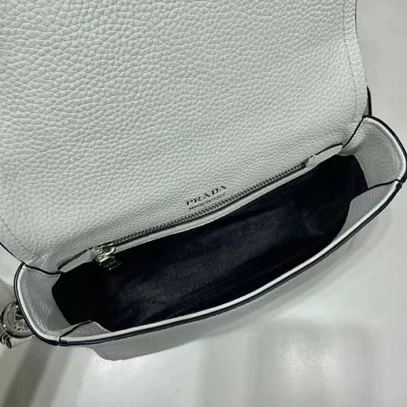 All categories Official website "Brand Women's Bags" Women's Bags 💙 PRADA 2022 official new Prada crossbody bag wholesale Original order quality 58005900 Size: 23-18-9Cm