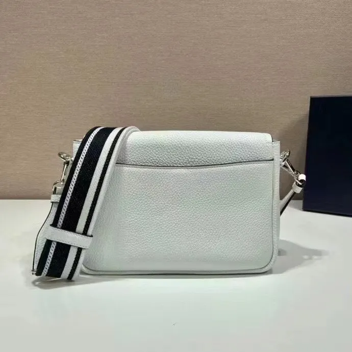 All categories Official website "Brand Women's Bags" Women's Bags 💙 PRADA 2022 official new Prada crossbody bag wholesale Original order quality 58005900 Size: 23-18-9Cm