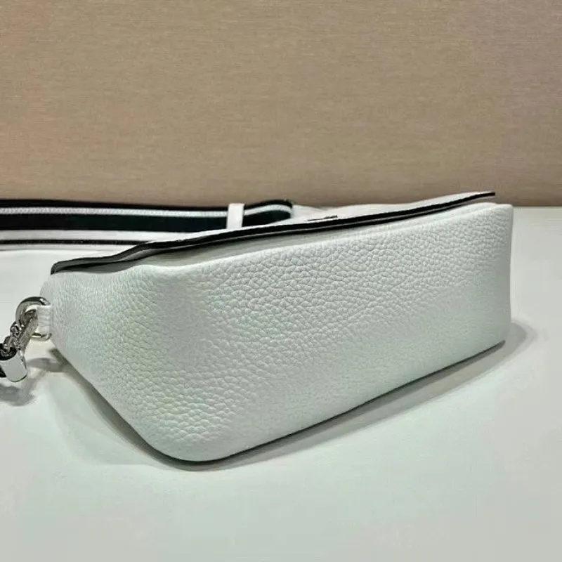 All categories Official website "Brand Women's Bags" Women's Bags 💙 PRADA 2022 official new Prada crossbody bag wholesale Original order quality 58005900 Size: 23-18-9Cm