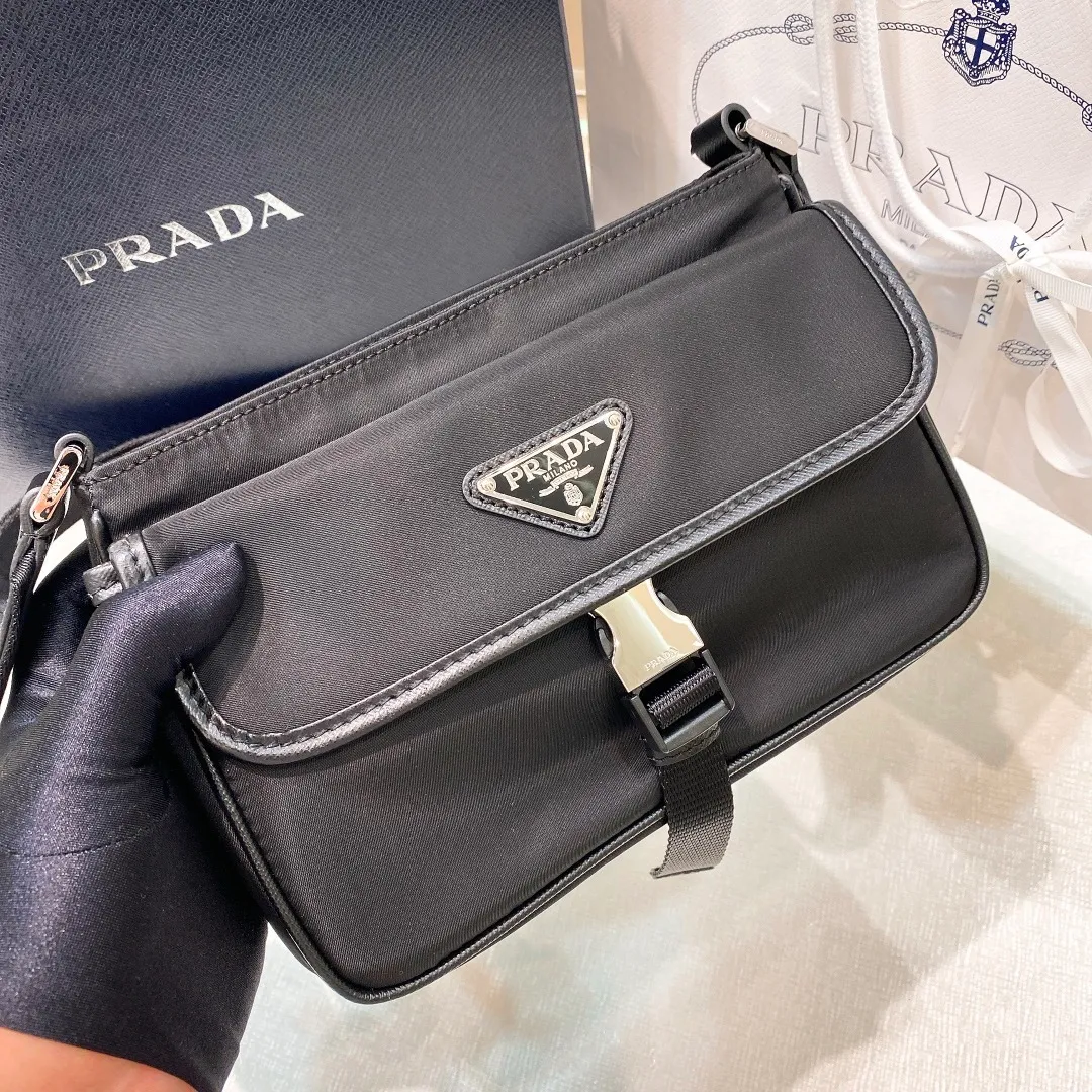 All categories Official website "Brand Women's Bags" Women's Bags 💙 PRADA 2022 official new Prada crossbody bag wholesale 58002800 Original order quality Size: 22-16-5 CM