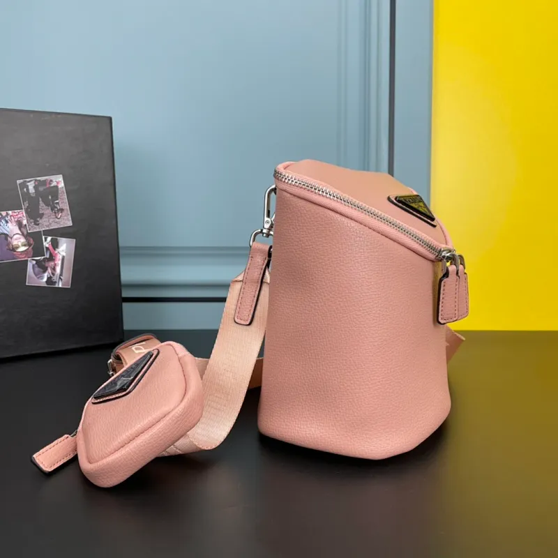 All categories Official website "Brand Women's Bags" Women's Bags 💙 PRADA 2022 Official New Prada Crossbody Bag Wholesale 58002200 High Quality Size: 21-15-15CM