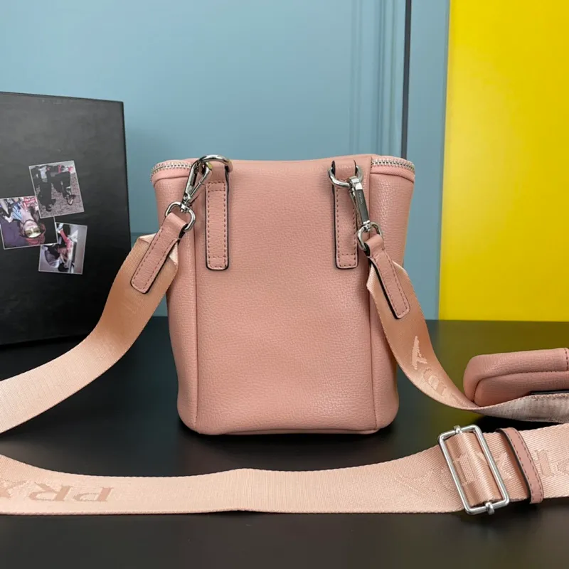 All categories Official website "Brand Women's Bags" Women's Bags 💙 PRADA 2022 Official New Prada Crossbody Bag Wholesale 58002200 High Quality Size: 21-15-15CM
