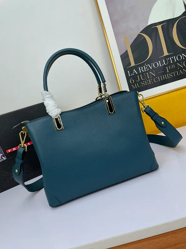 All categories Official website "Brand Women's Bags" Women's Bags 💙 PRADA 2022 Official New Prada Imported Palm Print Cowhide Fabric Handbag Wholesale 58002500 High Quality Size: 30-22-12CM