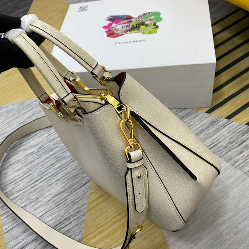 All categories Official website "Brand Women's Bags" Women's Bags 💙 PRADA 2022 official new Prada imported calfskin crossbody bag wholesale 58002500 High quality Size: 30-22-14CM