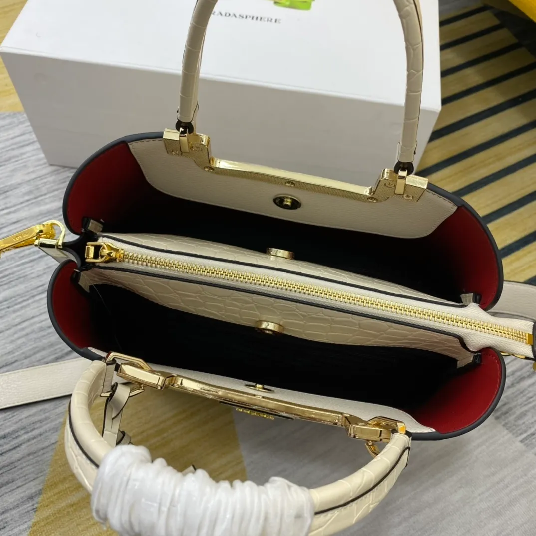 All categories Official website "Brand Women's Bags" Women's Bags 💙 PRADA 2022 official new Prada imported calfskin crossbody bag wholesale 58002500 High quality Size: 30-22-14CM