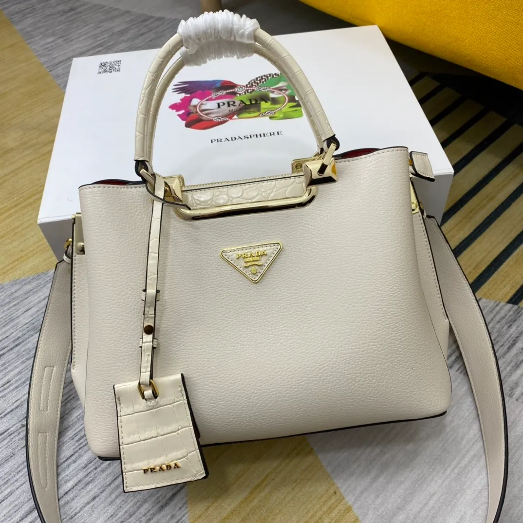 All categories Official website "Brand Women's Bags" Women's Bags 💙 PRADA 2022 official new Prada imported calfskin crossbody bag wholesale 58002500 High quality Size: 30-22-14CM