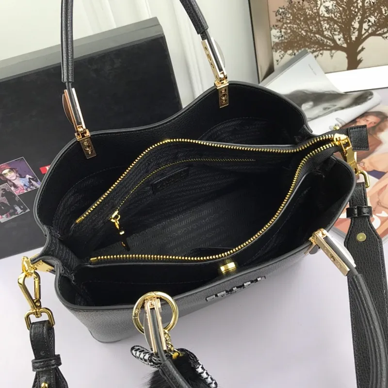 All categories Official website "Brand Women's Bags" Women's Bags 💙 PRADA 2022 Official New Prada Imported Palm Print Cowhide Fabric Handbag Wholesale 58002500 High Quality Size: 30-22-12CM