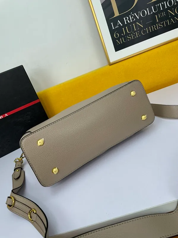 All categories Official website "Brand Women's Bags" Women's Bags 💙 PRADA 2022 Official New Prada Imported Palm Print Cowhide Fabric Handbag Wholesale 58002500 High Quality Size: 30-22-12CM