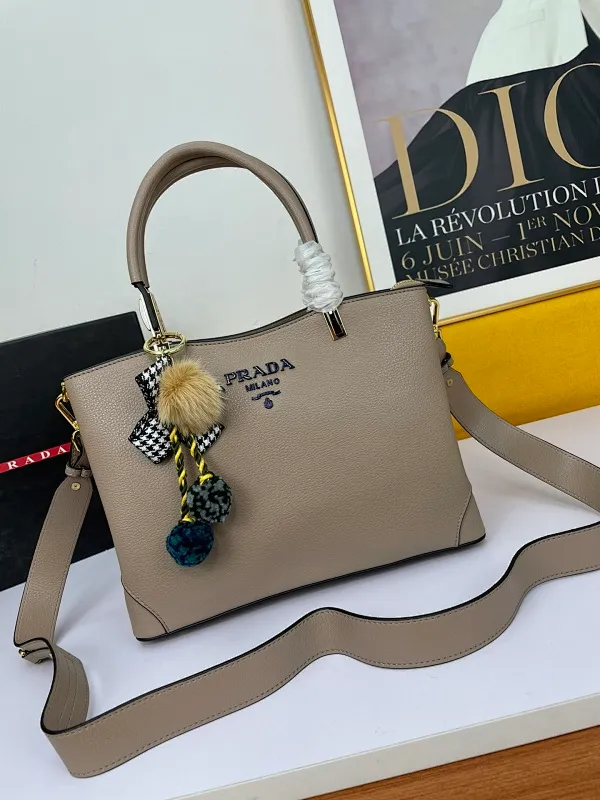 All categories Official website "Brand Women's Bags" Women's Bags 💙 PRADA 2022 Official New Prada Imported Palm Print Cowhide Fabric Handbag Wholesale 58002500 High Quality Size: 30-22-12CM