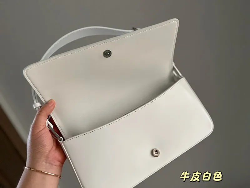 All categories Official website "Brand Women's Bags" Women's Bags 💙 PRADA 2022 Official New Prada Underarm Bag Wholesale 58001600 High Quality Specifications: 28-15CM