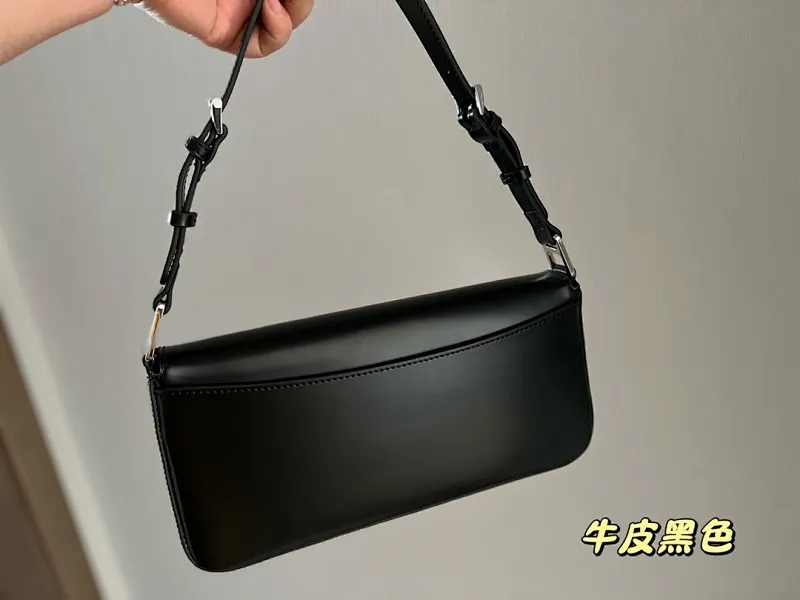 All categories Official website "Brand Women's Bags" Women's Bags 💙 PRADA 2022 Official New Prada Underarm Bag Wholesale 58001600 High Quality Specifications: 28-15CM