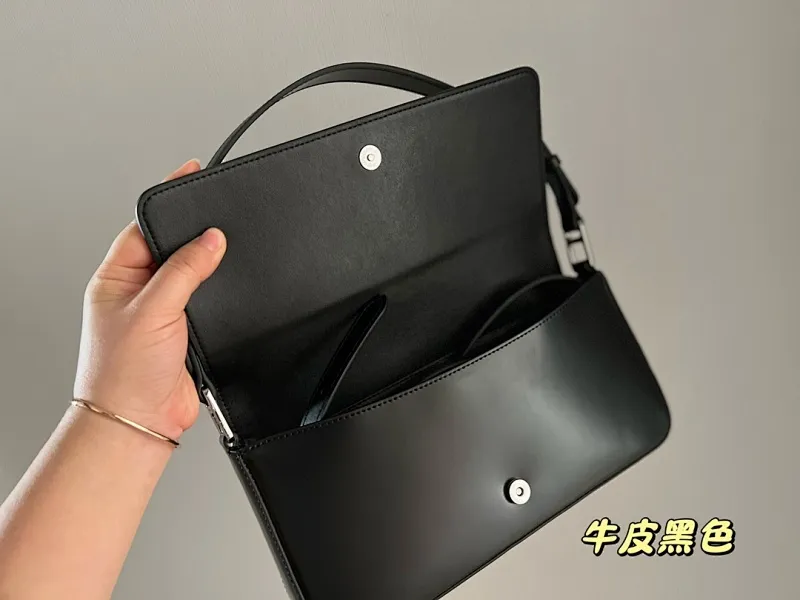 All categories Official website "Brand Women's Bags" Women's Bags 💙 PRADA 2022 Official New Prada Underarm Bag Wholesale 58001600 High Quality Specifications: 28-15CM