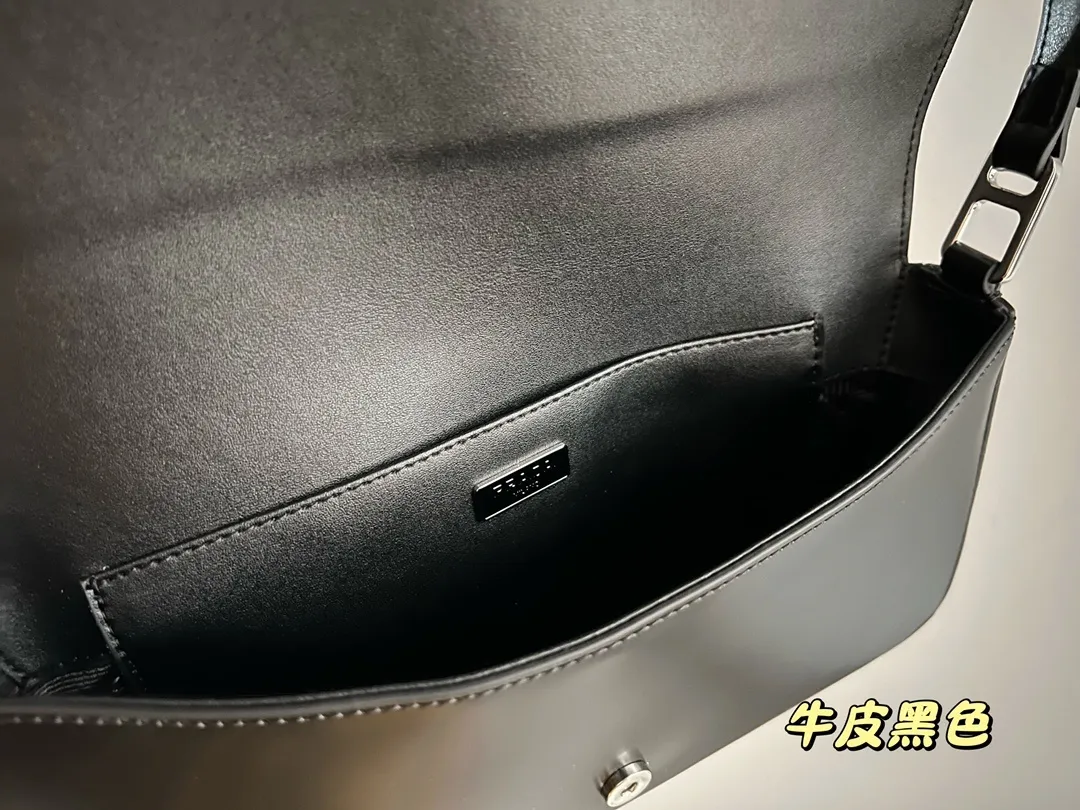 All categories Official website "Brand Women's Bags" Women's Bags 💙 PRADA 2022 Official New Prada Underarm Bag Wholesale 58001600 High Quality Specifications: 28-15CM