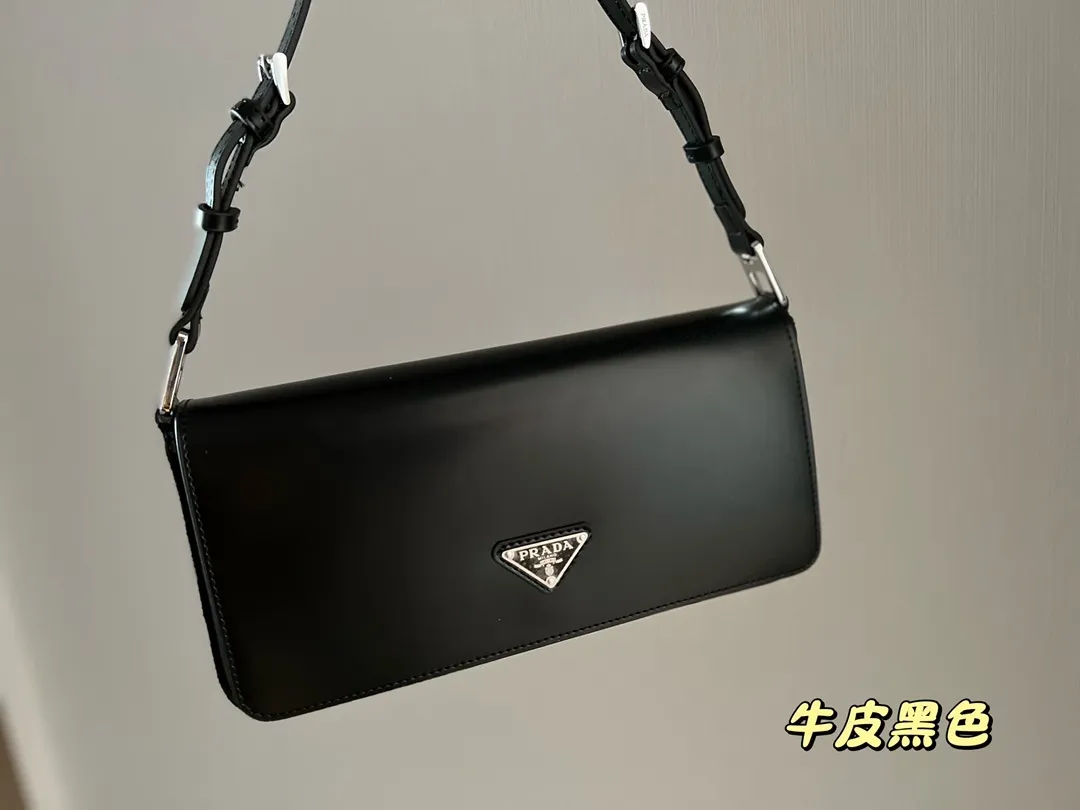 All categories Official website "Brand Women's Bags" Women's Bags 💙 PRADA 2022 Official New Prada Underarm Bag Wholesale 58001600 High Quality Specifications: 28-15CM