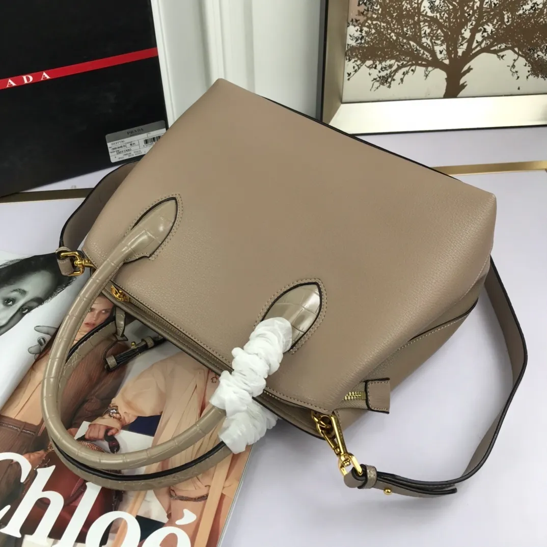 All categories Official website "Brand Women's Bags" Women's Bags 💙 PRADA 2022 official new Prada calfskin handbag wholesale 58002500 High quality Size: 30-24-14CM