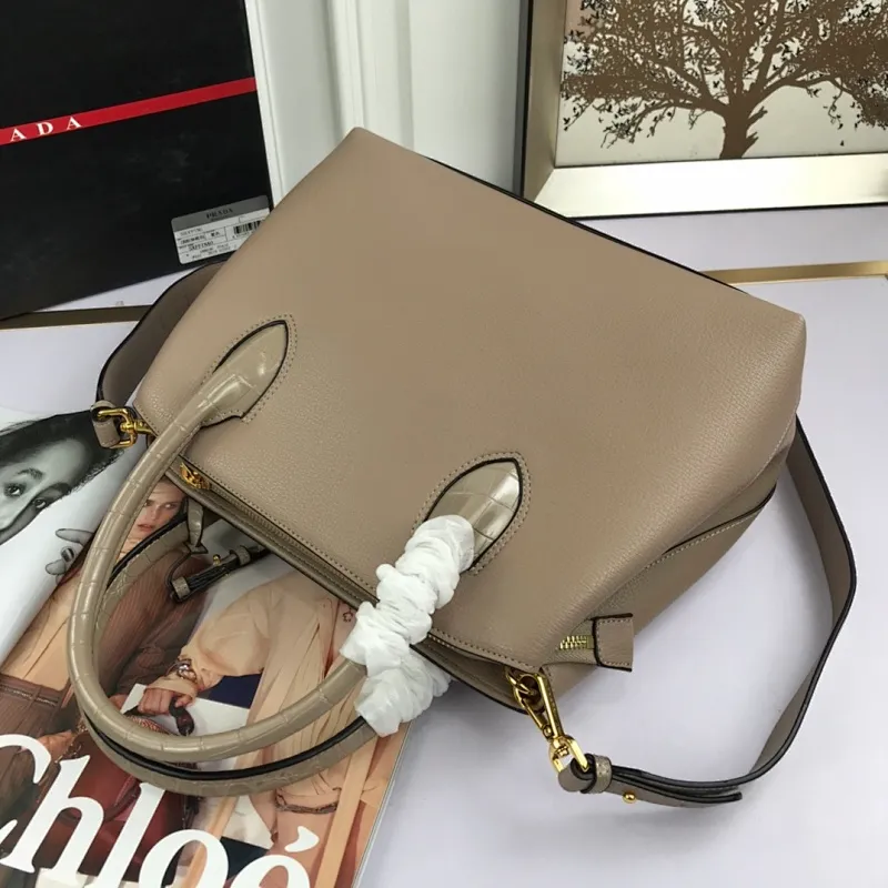 All categories Official website "Brand Women's Bags" Women's Bags 💙 PRADA 2022 official new Prada calfskin handbag wholesale 58002500 High quality Size: 30-24-14CM