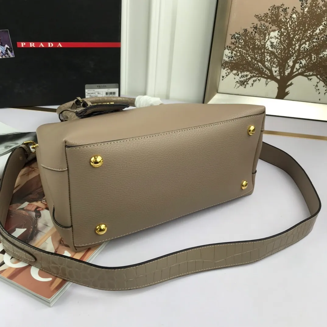 All categories Official website "Brand Women's Bags" Women's Bags 💙 PRADA 2022 official new Prada calfskin handbag wholesale 58002500 High quality Size: 30-24-14CM