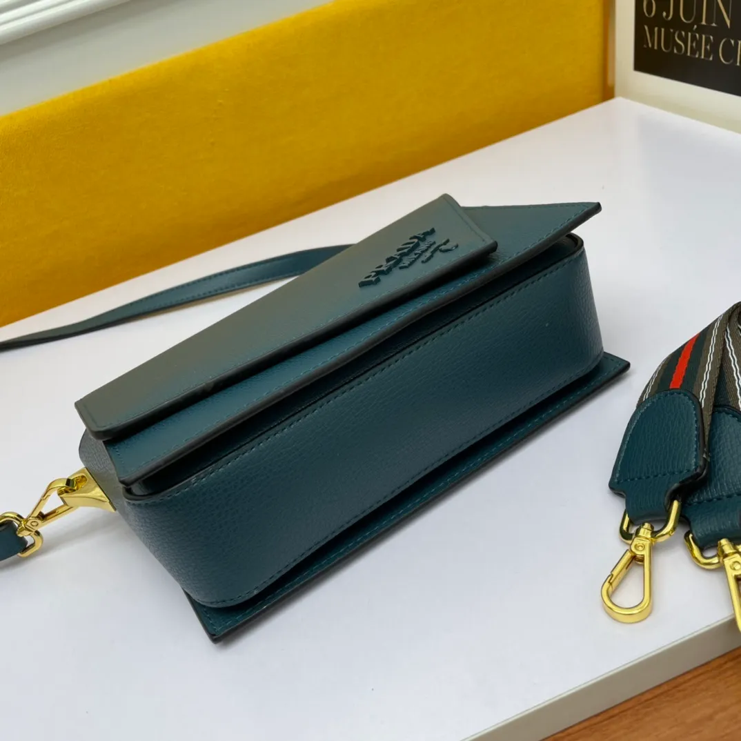 All categories Official website "Brand Women's Bags" Women's Bags 💙 PRADA 2022 official new Prada cowhide crossbody bag wholesale 58002300 High quality Size: 24-15-8CM
