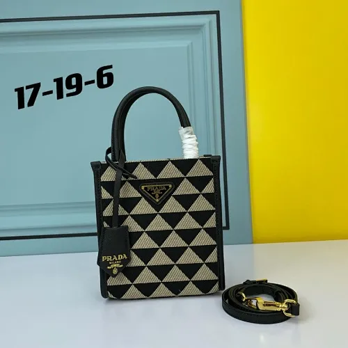 All categories Official website "Brand Women's Bags" Women's Bags 💙 PRADA 2022 Official New Prada Leather Handbag Wholesale 58001800 High Quality Size: 17-19-6CM