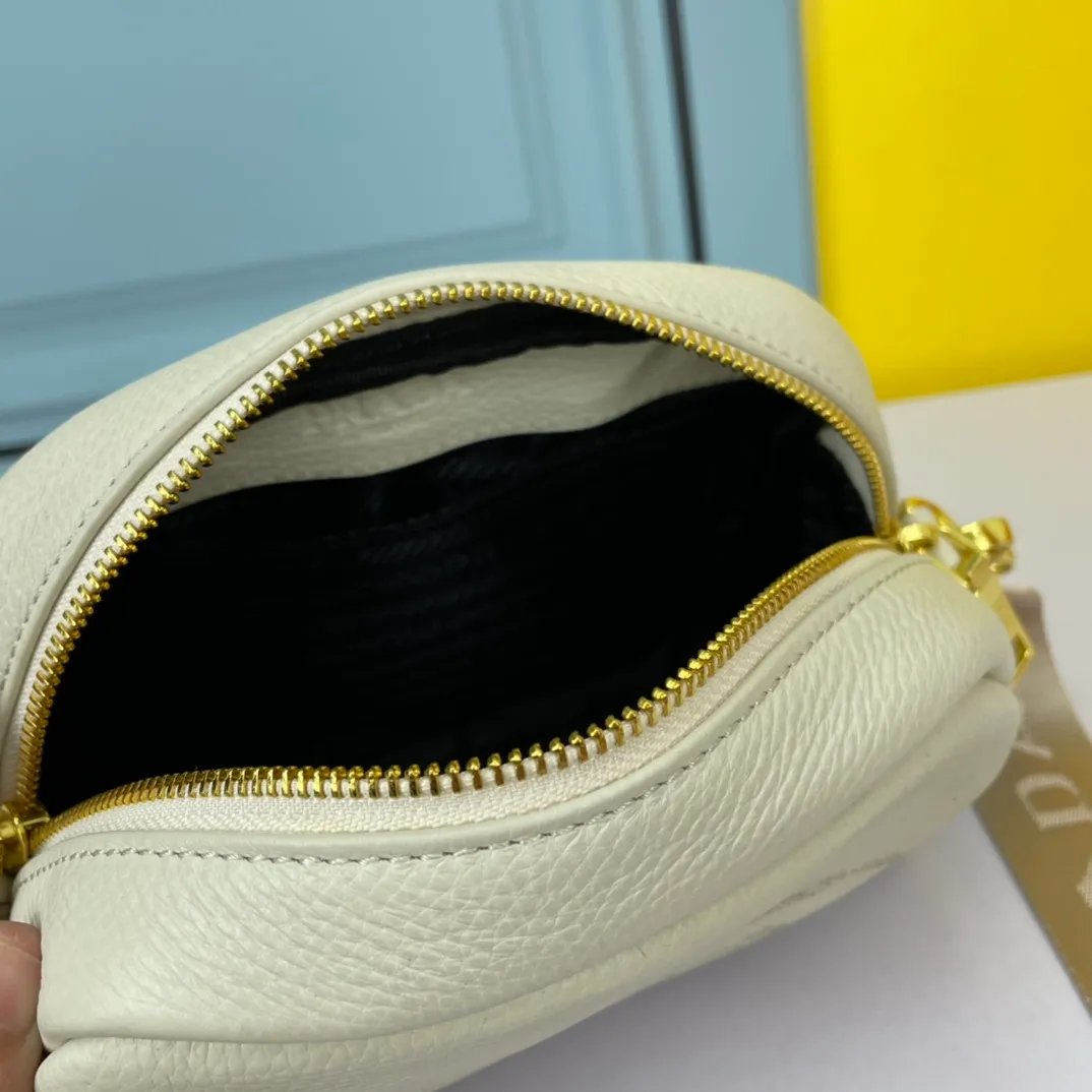 All categories Official website "Brand Women's Bags" Women's Bags 💙 PRADA replica PRADA, fine imitation PRADA bags, PRADA shoulder bags, 2023 official latest version PRADA cowhide camera bag, bag factory, original material, size: 21-14-8CM
