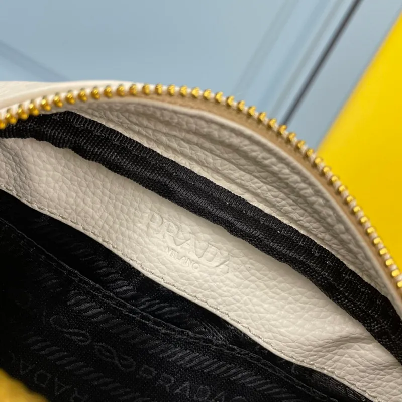 All categories Official website "Brand Women's Bags" Women's Bags 💙 PRADA replica PRADA, fine imitation PRADA bags, PRADA shoulder bags, 2023 official latest version PRADA cowhide camera bag, bag factory, original material, size: 21-14-8CM