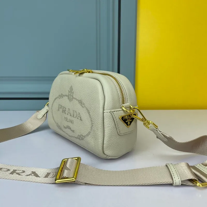 All categories Official website "Brand Women's Bags" Women's Bags 💙 PRADA replica PRADA, fine imitation PRADA bags, PRADA shoulder bags, 2023 official latest version PRADA cowhide camera bag, bag factory, original material, size: 21-14-8CM