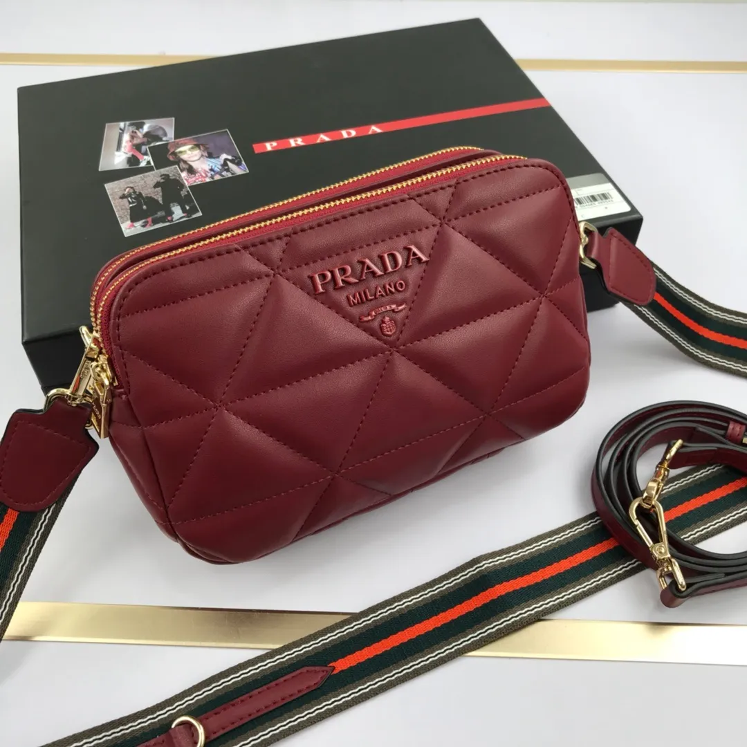 All categories Official website "Brand Women's Bags" Women's Bags 💙 PRADA 2022 Official New Prada Crossbody Bag Wholesale 58002100 High Quality Size: 24-15-7CM