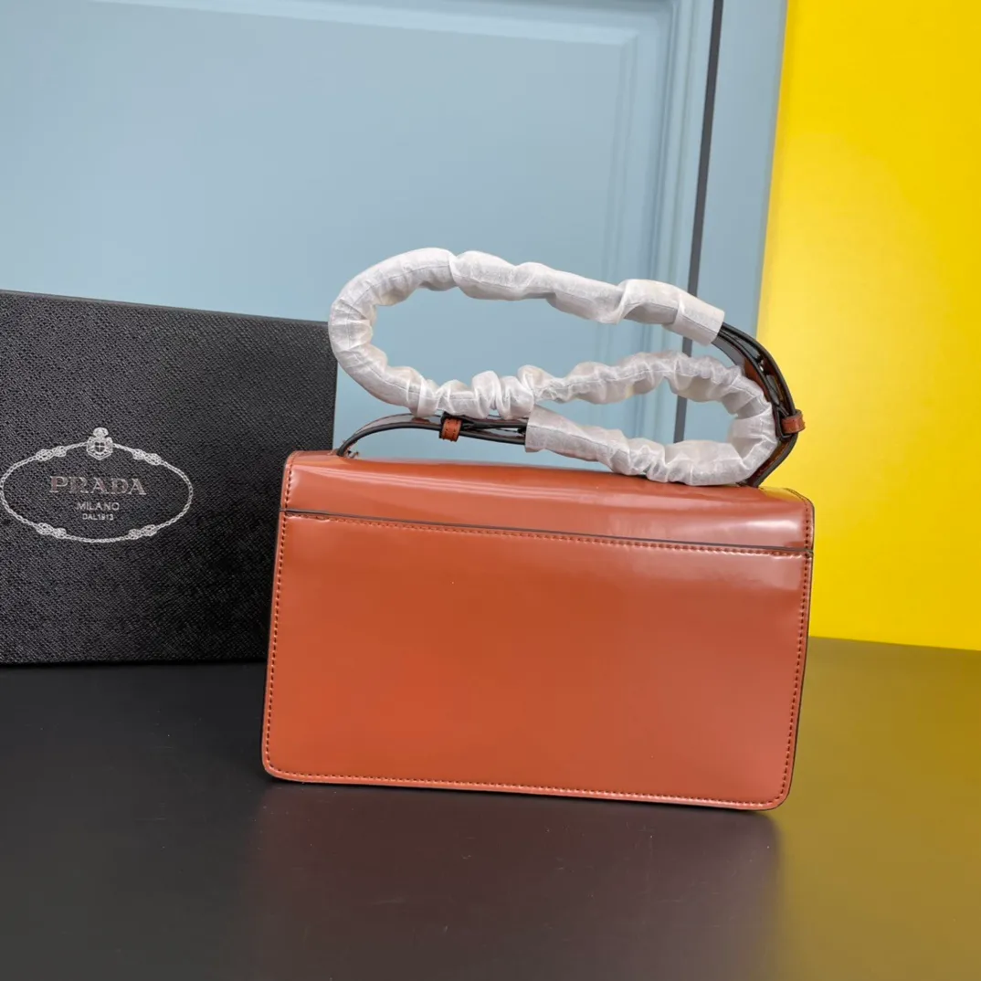 All Categories Official Website "Brand Women's Bags" Women's Bags 💙 PRADA 2022 Official New Prada Imported Cowhide Crossbody Bag Wholesale 58002000 High Quality Size: 24-15-6CM